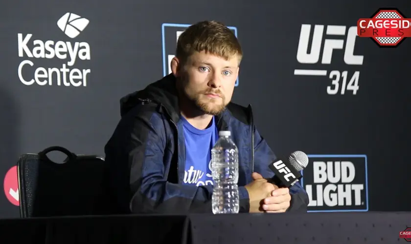 Durante coletiva, lutador de UFC fala que os humanos precisam da graça de Deus