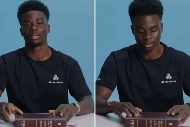 O jogador craque do Arsenal, o inglês Bukayo Saka, um dos grandes nomes do futebol mundial, voltou a testemunhar publicamente sua fé em Deus. Foto: Reprodução/Instagram/Godspired
