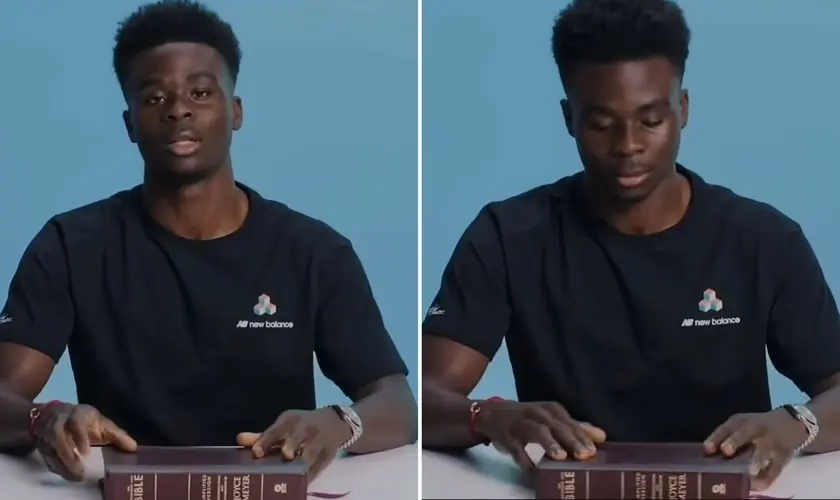 O jogador craque do Arsenal, o inglês Bukayo Saka, um dos grandes nomes do futebol mundial, voltou a testemunhar publicamente sua fé em Deus. Foto: Reprodução/Instagram/Godspired