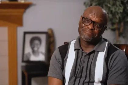 Pastor nos EUA, testemunha fé renovada após perder a filha, enfrentar duas paradas cardíacas e receber cura de derrame em 2021. Foto: Reprodução/CBN News.