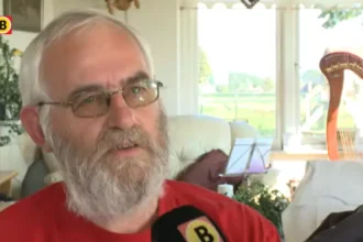 Aos 73 anos, evangelista se destaca pelo evangelismo na Holanda, pregando o Evangelho nas ruas todos os dias com a mensagem “Jesus Salva”. Foto: Reprodução/YouTube/Omroep Brabant