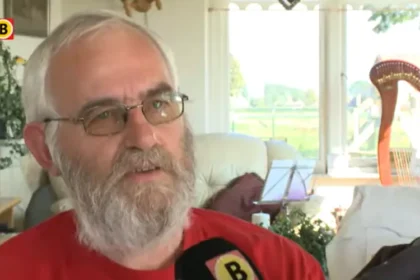 Aos 73 anos, evangelista se destaca pelo evangelismo na Holanda, pregando o Evangelho nas ruas todos os dias com a mensagem “Jesus Salva”. Foto: Reprodução/YouTube/Omroep Brabant