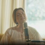 Laura Souguellis lança a primeira canção do projeto “As Minhas Orações Cantadas”, com distribuição da Onimusic. Foto: Divulgação