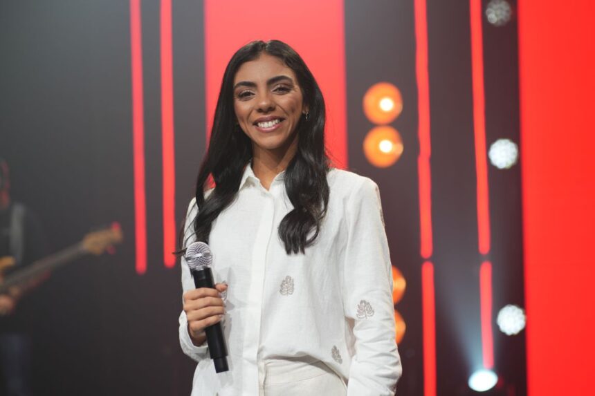 Tawany Camargo lança o EP “Passa Por Aqui” pela Louvor Eterno, com produção de Misael Coelho e releituras de clássicos e faixas inéditas. Foto: Divulgação.