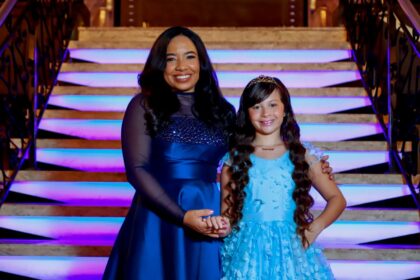 Com mais de 15 anos de carreira na música infantil, a cantora Vaneyse lança sua nova canção autoral “Adoração de Criança”, com Luana Mel. Foto: Divulgação.