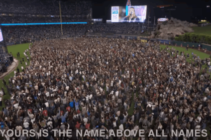 Mais de 45 mil participaram de uma cruzada na Califórnia com Greg Laurie, marcada por conversões e clamor por avivamento. Foto: Reprodução/X/Greg Laurie.