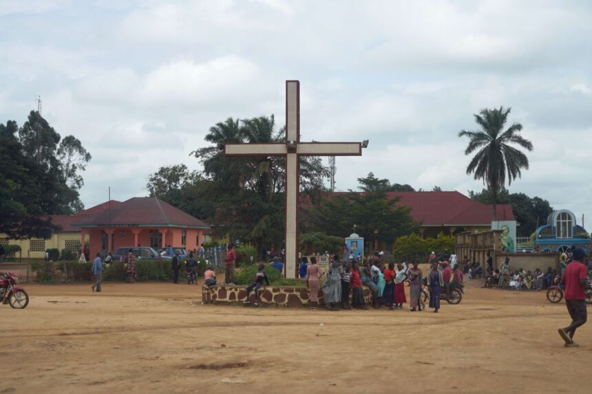 Extremistas mataram ao menos 21 cristãos em uma igreja em Komanda, no Leste da República Democrática do Congo, em mais um ataque na África. Foto: Reprodução/Portas Abertas.