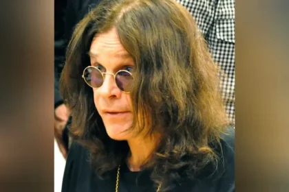Ozzy Osbourne recebeu o Evangelho e uma Bíblia de um pastor pouco antes de sua morte, aos 76 anos, marcando seus últimos momentos com fé. Foto: Wikimedia Commons/Kevin Burkett