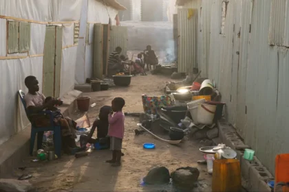 Cristãos na Nigéria enfrentam perseguição violenta e deslocamento. Igrejas queimadas e famílias desabrigadas clamam por socorro e oração. Foto: Reprodução/Portas Abertas.