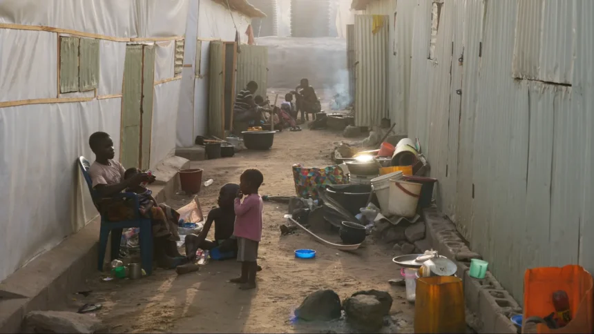 Cristãos na Nigéria enfrentam perseguição violenta e deslocamento. Igrejas queimadas e famílias desabrigadas clamam por socorro e oração. Foto: Reprodução/Portas Abertas.