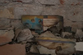 Cristãos no Paquistão enfrentam perseguição, com ataques a igrejas e lares, mas mantêm a fé firme em meio à violência. Foto: Reprodução/Portas Abertas.