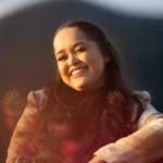 Ruthe Dayanne lança o single “Inabalável”, com clipe impactante e mensagem de fé sobre o Deus que é força, vitória e nunca falha. Foto: Divulgação.