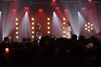 Eyshila celebra 30 anos de ministério com o lançamento de “Até Tocar o Céu + Profetiza”, com Sued Silva, exaltando fé e avivamento. Foto: Divulgação.