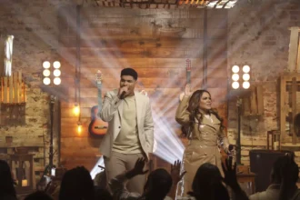Paulo Neto e Sarah Farias lançam juntos a canção “O Todo Poderoso”, que traz uma mensagem poderosa de confiança no agir sobrenatural de Deus. Foto: Divulgação.