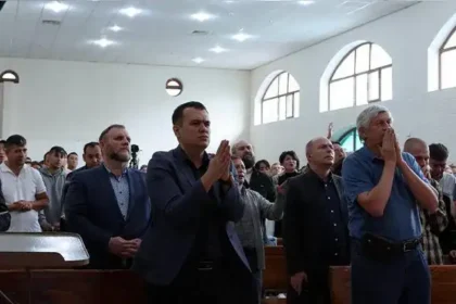 Avivamento no Cazaquistão: sonhos com Jesus têm levado uigures a se converterem em vilarejos remotos, impulsionando igrejas domésticas. Foto: Reprodução/CBN News.