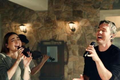 Esther Durán e Chris Durán em dueto no single "Desejável", uma canção sobre a busca por intimidade com Deus. Foto: Divulgação.