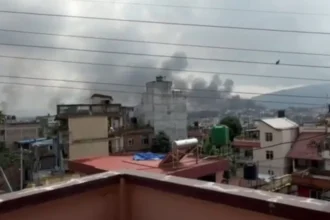 A crise política, marcada pela renúncia do premiê e pelo banimento de redes sociais, agrava a perseguição em Nepal. Foto: Portas Abertas
