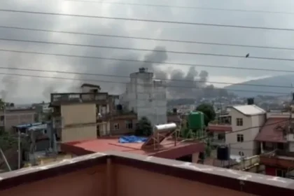 A crise política, marcada pela renúncia do premiê e pelo banimento de redes sociais, agrava a perseguição em Nepal. Foto: Portas Abertas