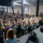 Missão holandesa une ajuda humanitária e evangelismo na Ucrânia, resultando em mais de 1.400 pessoas aceitando a Cristo em meio à guerra. Foto: Reprodução/Instagram/River Ministries
