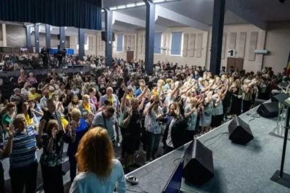 Missão holandesa une ajuda humanitária e evangelismo na Ucrânia, resultando em mais de 1.400 pessoas aceitando a Cristo em meio à guerra. Foto: Reprodução/Instagram/River Ministries