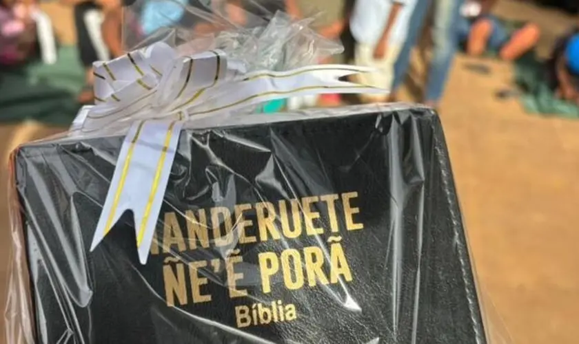 Igreja de São Paulo realiza distribuição de bíblias para indígenas no Paraguai