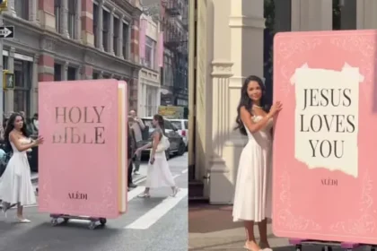 A estilista cristã, Maria Alejandra Diaz, desfilou pelas ruas da Fashion Week de Nova York carregando uma Bíblia gigante e rosa. Foto: Reprodução/Instagram/Maria Alejandra Diaz