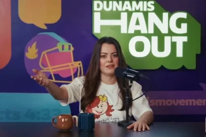 A cantora e líder do grupo Diante do Trono, Ana Paula Valadão, criticou o uso de técnicas de hipnose durante momentos de louvor em igrejas. Foto: Reprodução/YouTube/Dunamis Movement