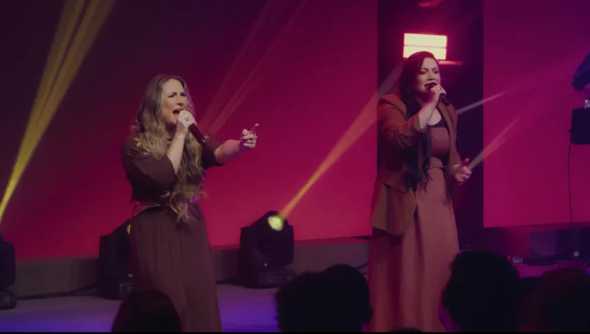 A dupla Gislaine e Mylena lançou seu o single "Chegou no Céu", que aborda a importância de permanecer fiel, mesmo diante das adversidades. Foto: Divulgação.