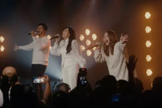 A cantora Eyshila lança uma faixa gravada ao vivo: "Simplesmente Te Adorar + Eu Só Quero Tua Presença", com Julliany Souza e Léo Brandão. Foto: Divulgação.