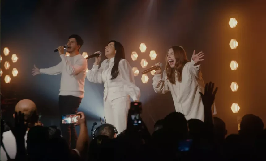 A cantora Eyshila lança uma faixa gravada ao vivo: "Simplesmente Te Adorar + Eu Só Quero Tua Presença", com Julliany Souza e Léo Brandão. Foto: Divulgação.