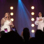 Em um lançamento que celebra seus 30 anos de ministério, a cantora Eyshila apresenta o single "Vem Encher-me", com Léa Mendonça. Foto: Divulgação.