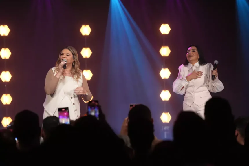 Em um lançamento que celebra seus 30 anos de ministério, a cantora Eyshila apresenta o single "Vem Encher-me", com Léa Mendonça. Foto: Divulgação.