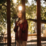 Gabriela Maganete estreia em carreira solo com o lançamento da canção “Nuvem no Deserto”, que dá título ao seu primeiro EP pela Onimusic. Foto: Divulgação.