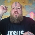 Ex-satanista, compartilhou suas percepções sobre o Halloween, classificando a data como um período de intensa guerra espiritual. Foto: Reprodução/YouTube/Ryan Miller