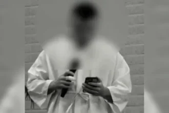 Após prisão na Síria, ex-muçulmano compartilhou um testemunho de fé e perdão durante sua recente cerimônia de batismo na igreja na Holanda. Foto: Reprodução/Instagram/New Life Zoetermeer