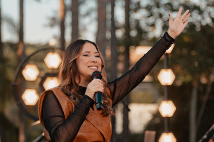 Ana Nóbrega lança a canção “Oh, Vem Me Avivar”, uma versão de “We Want Revival Now”, do grupo hawaiano YWAM Kona Music. Foto: Divulgação.