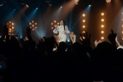 Novo EP de Eyshila traz 5 faixas, incluindo mashups como "Vontade de Adorar + Vitória no Deserto" e duetos com Bruna Karla e Cassiane. Foto: Divulgação.