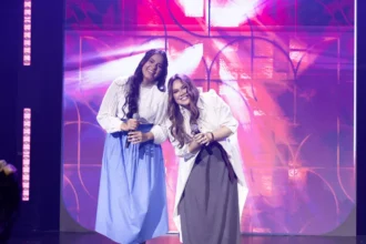 A cantora Eula Cris lançou recentemente o single “NEle Esperarei”, que conta com a participação especial de Sarah Farias. Foto: Divulgação.