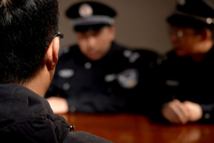 Detenções em massa atingem igreja na China: pastores e líderes presos sob acusação de "uso ilegal da internet". Foto: Reprodução.