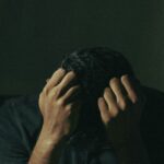 Homem revela como seu pai, um ex-satanista, foi confrontado pela presença de Deus, liberto de 12 demônios e resgatado das trevas. Foto: Representativa/Unsplash.