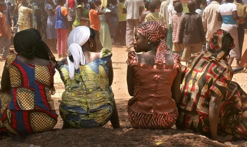 Terroristas sequestram 315 pessoas em ataque a escola na Nigéria