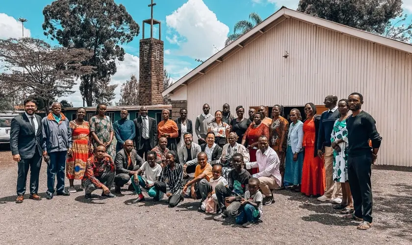 Missão no Quênia: Pastores brasileiros capacitam líderes locais e distribuem comidas e cestas básicas em aldeias. Foto: Divulgação.