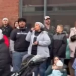 Mais de 100 cristãos se reuniram em clínica de aborto em Chicago, para um evento público de oração, louvor e celebração pela vida. Captura de tela/Instagram/ juaneliasriesco