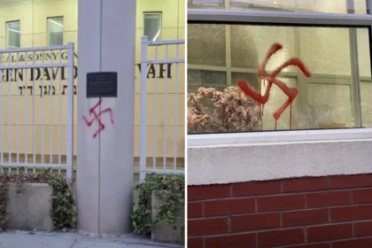 Escola judaica em Nova York é alvo de vandalismo com pichações de suásticas com tinta vermelha horas após eleição. Imagem: Twitter/Kalman Yeger/Deputada Nicole Malliotakis