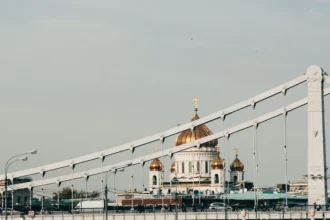 A Justiça da Rússia determinou a proibição das atividades de mais três igrejas batistas ligadas ao Conselho de Igrejas Batistas. Foto: Representativa/Unsplash.