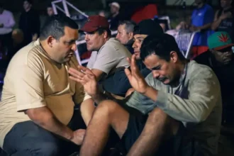 A missão “Sul, Missões e Graça” (SMG) realiza evangelismo em pontes e resgate social no Rio Grande do Sul, focado em moradores de rua. Foto: Divulgação/SMG.