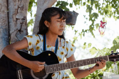 Perseguição no México: Adolescente de 12 anos e sua família perdem tudo, mas encontram força e resistência através do louvor. Foto: Reprodução/Portas Abertas.