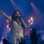 A cantora Eyshila lançou a regravação da canção "Senhor, Eu Te Amo", uma composição própria que se tornou um marco para várias gerações. Foto: Divulgação.