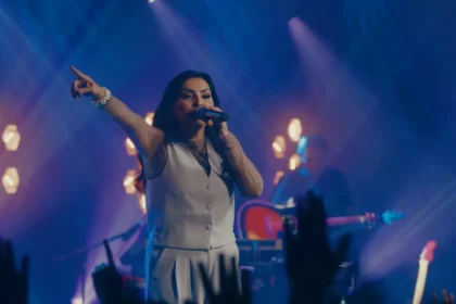 A cantora Eyshila lançou a regravação da canção "Senhor, Eu Te Amo", uma composição própria que se tornou um marco para várias gerações. Foto: Divulgação.