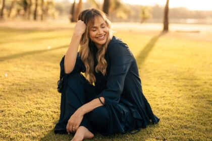 A cantora LUDI apresenta seu novo EP, intitulado “Profundo”, que foi produzido pelo trio sueco ARISE e lançado pela Onimusic. Foto: Divulgação.